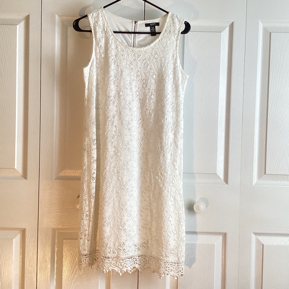 Alfani Women’s Lace Sleeveless Dress Size PM